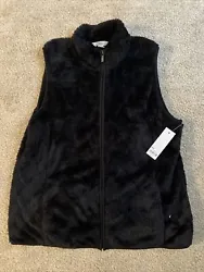This Croft & Barrow black faux fur full-zip vest is an excellent addition to any wardrobe. The vest features fur trim,...