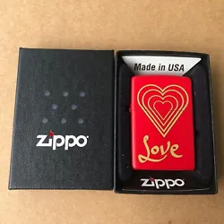 Zippo Love - Red Robin Matte 2012. Zippo original dans sa boite. Original Zippo in the box. Briquet Fuel Essence....