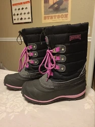 RANGER Snow Boots Girls Sz 3 LaceUp W Thermolite Performance Insulation Black with pink and Faux Suede trim. Removable...
