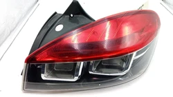 Ref interne : 61044447. Nombre de portes : 3. Type Mine : M10RENVP007T073. Couleur : Noir. Puissance DIN : 110....