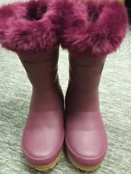 Joules pre-owned maroon rain boots with fur at the top of them, in great condition.