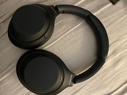 Like new. Lightly used. Sounds amazing. Good condition.