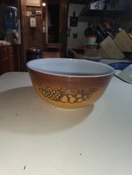 pyrex 2 1/2 qt mixing bowl.