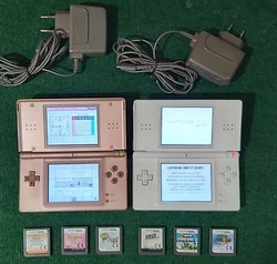 1 white nintendo ds lite screen is functional but its blurred. To be repaired. moto racer ds. zelda phantom hourglass....