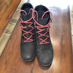 Sorel, Womens leather waterproof winter or hiking boots Sz 6.5.