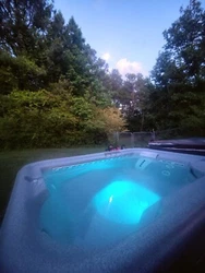 1990s Hot Springs Spa 1-4 Person. This is an original Hot Springs jet setter. They dont make them like this anymore. It...