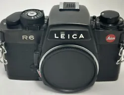 Black color. It is in beautiful condition. Body shows minimal handling wears. The Leica R6 is black in color.