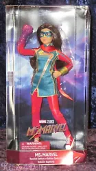 Inspired by Marvel Studios Ms. Marvel. Belt with spray deco. Special Edition. Fully poseable. Rooted hair. Molded shoes...