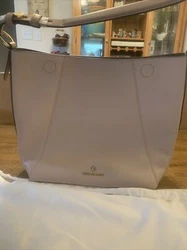 Michael Kors Lucy Hobo Adjustable Strap Cream/Tan Magnetic Closure Shoulder Bag. Shipped with USPS Ground Advantage.