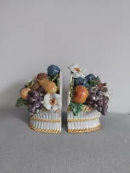 De petits défauts (voir défauts) mais bon état général. Haut:17,5 cms.