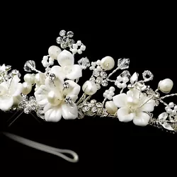 A simply beautiful addition to your wedding hairstyle, this piece is perfect for the classic bride. Lotus Flower...