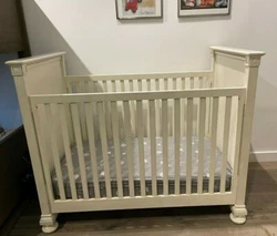 Beautiful and well made RH covertible crib. Crib Overall: 33