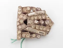 MATERIEL/MATERIAL : ARGENT CRYSTAL STRASS / SILVER AND CRYSTAL RHINESTONES. REFERENCE: BROCHE CLIP 1920/30. Lenvoi en...