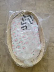 Manha Moses Basket Baby Changing Basket with Thick Pad 2 Baby Bed Sheets.