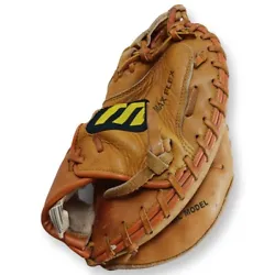 This Mizuno Youth MPC-1050 Power Close Catchers Baseball Glove Mitt is perfect for any young athlete who loves...