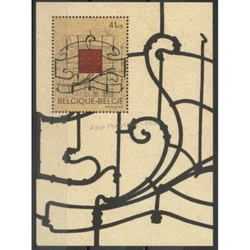For those which are not (new with hinge or canceled), the condition is indicated in the title.