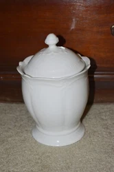 Made of high-quality ceramic, it is perfect for storing dry goods such as flour, sugar, or coffee. If I make a mistake...