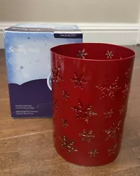 Scentsy Holiday Snow Burst Red Warmer Wrap - W/ BoxThe wrap feels slightly warped but I’m unsure if it comes this...