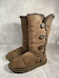 UGG Women Bailey Button Tall Triplet Chocolate Suede Fur Lined Boots 1873 Size 8. These Boots have been WORN. They are...