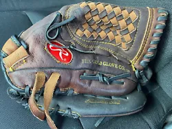 Rawlings PP1910DB 12 inch baseball glove. Slanted weaves. Goes on left hand Mint ConditionLightly used, no rips , tears...