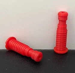 Pièces de rechange pour les planches de poussette BuggyBoard maxi et mini. Lot de 2 vis rouges.