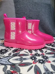 Elevate your style game with these Barbie Pink UGG boots! Made with shearling style accents and waterproof features,...