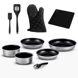 Kitchencook vous propose unebatterie de cuisine composée de 10 pièces regroupant tous les essentiels pour la...