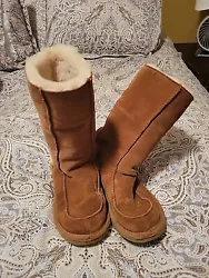 UGGS CLASSIC CHESTNUT SHERPA LINED BOOTS. SIZE 4.