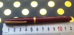 stylo plume waterman ancien plastique Numéro 2 Plume 18cts.  Couleur bordeaux, plume or /   Bon état