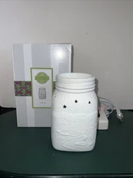 Add some ambiance to any room with this Scentsy EUC 