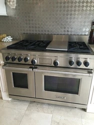 This cooking range by Wolf is a reliable and stylish addition to any kitchen. With a sleek stainless steel finish and...
