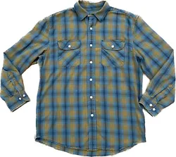 This Surf Pendleton board shirt for men is perfect for all seasons and occasions. The classic fit and button-down...