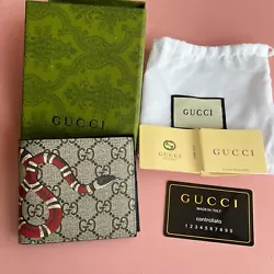 One of the best wallet designs from Gucci.