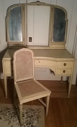 I think, I hated the weight of the mirror so much, and the wood back holding it up was shredding from the weight, I...