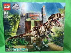 LEGO JURASSIC WORLD modèle 75936. Le célèbre portail de Jurassic Park ainsi quun gigantesque T. rex à construire....