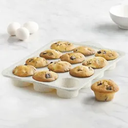 This Trudeau Crave Silicone 12 count Confetti Muffin Pan is so easy to use, all you need to do is butter or grease it,...