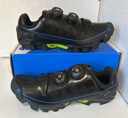 SHOE IN IMAGE IS A EU 40/ US 7.5.