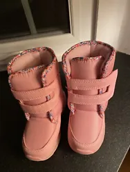 Carters girls toddler winter boots sz 7. Preowned but never worn