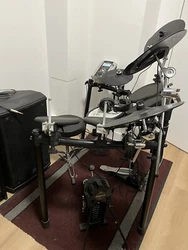 Batterie Roland TD-9 K, en très bon état, complète composée de 3 toms, de 2 cymbales, un charleston et un pad de...