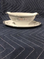 Vintage 9.5 inch gravy boatno chips, cracks or crazingStored in a non-smoking homeGreat addition to your bone china set