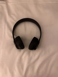beats solo 3 wireless . Condition is Used. Shipped with USPS Priority Mail.