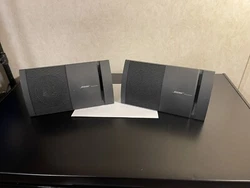 Bose V300 Series Pair Of Surround Sound Bookshelf Speakers W/ Brackets they sound amazing