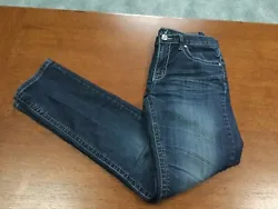 These Women’s Firefly Skinny 5-Pocket Jeans are in great preowned condition. They are a Women’s Size 8 with a 31”...