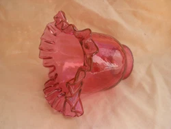 ANCIENNE TULIQUE DE LAMPE DE TABLE OU LUSTRE EN VERRE DE COULEUR ROUGE, EPOQUE FIN XIX OU DEBUT XXème.ELLE EST EN TRES...