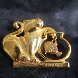 Vintage Alexis Gold Tone Cat With Fish Bowl Brooch. In great condition. The fish dangles.