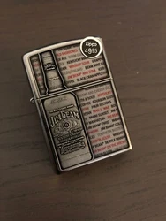 Zippo original dans sa boite. Condition: New Original Zippo in its box.
