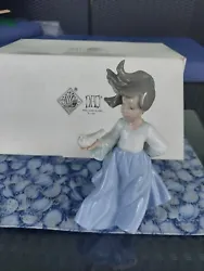 THIS BEAUTIFUL VINATGE LLADRO APPEARS TO BE IN MINT CONDITION. ORIGINAL BOX!