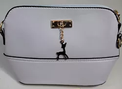 Main area of purse has1 Zipper 2 Pockets. Refer to detailed pictures for further information.