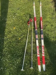 Ski Trak ARCTIC Rouge et Blanc T 1000. Porte des traces d’usage visibles sur les photos.Longueur 196 cmLargeur 5...