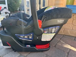 britax b safe 35 infant rear facing car seat and base. Purchased in 2018 and used with 2 babies. Includes base. Easily...